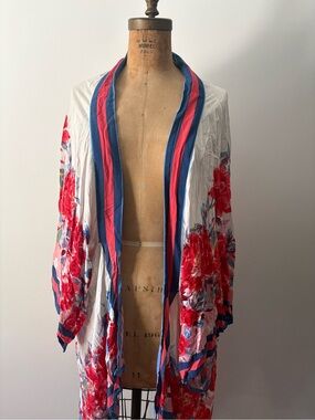 Flying Tomato Light Blue & White Floral Contrast Trim Kimono